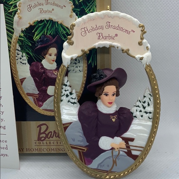 Vintage Hallmark Holiday Traditions Barbie 1997 - Picture 1 of 4